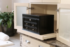 Pull Out from Right Sd. Cabinet